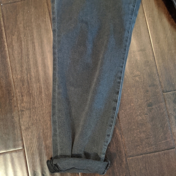 BNWT High Rise Mom Fit Jeans 🥰 - Picture 2 of 9